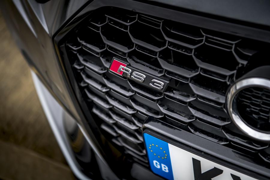 Логотип Audi RS3 Sedan Sport Edition (8V) 2019 года  (UK) (фото 26 из 40)